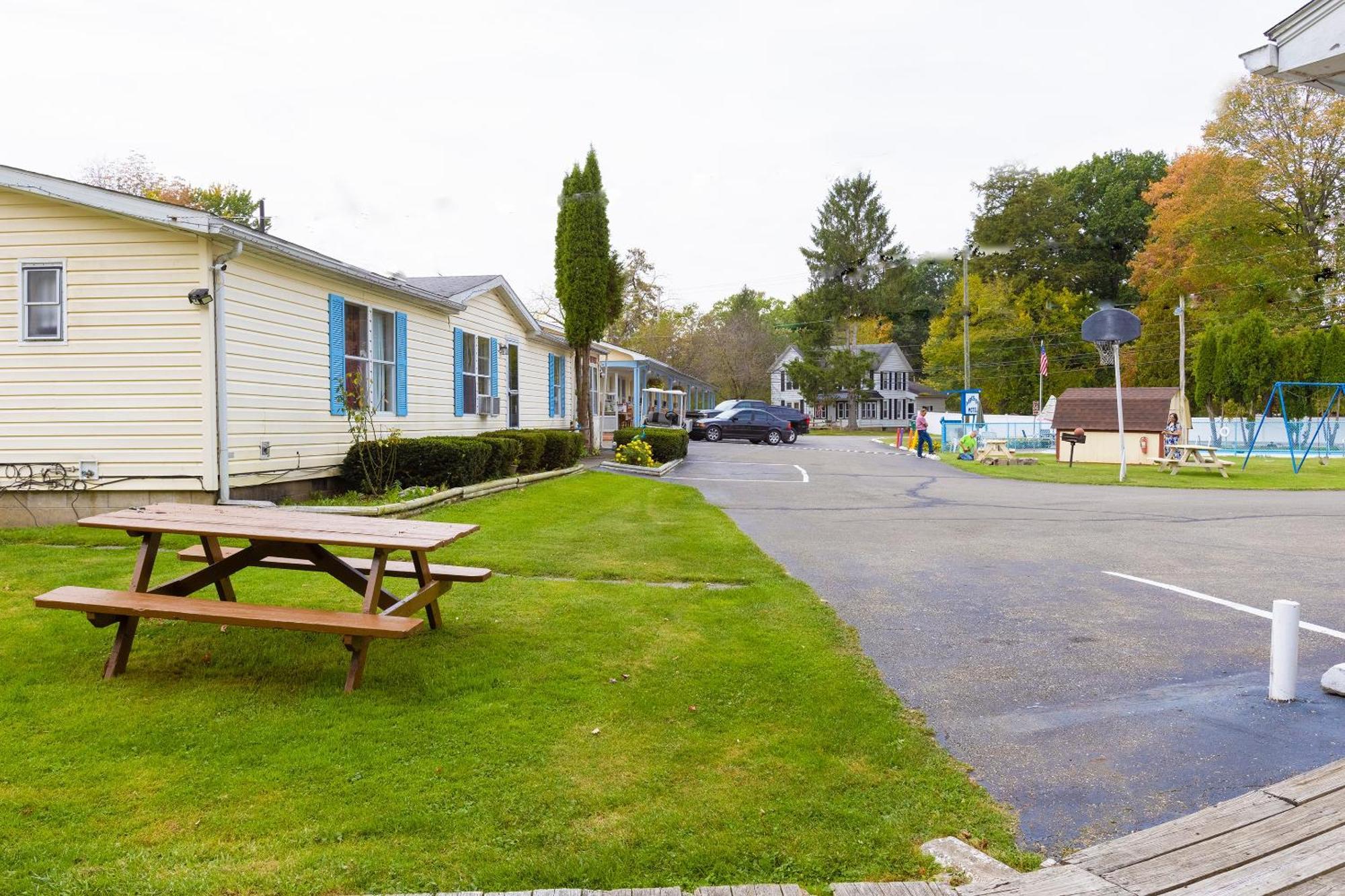 Motel Parkside By Oyo Meadville Conneaut Conneaut Lakeshore